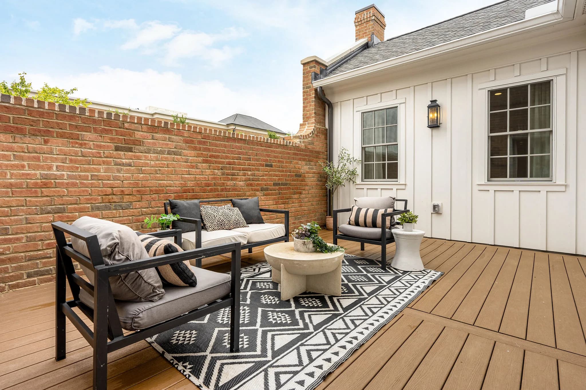 The private walled courtyard of 115 Keswick, furnished for outdoor living